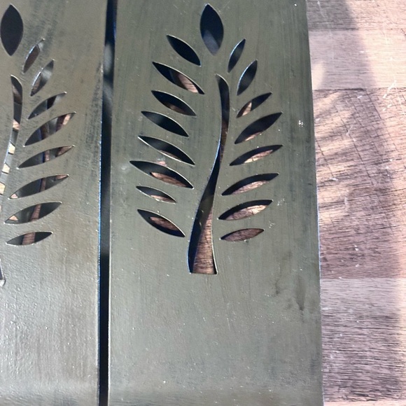 Set of Two Dark Bronze Metal Distressed Leaf Design Candle Holders w/Tea Lights - Picture 9 of 9